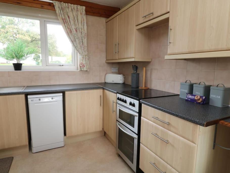 Cheerful Spacious 2 Bedroom St Anns 12 *