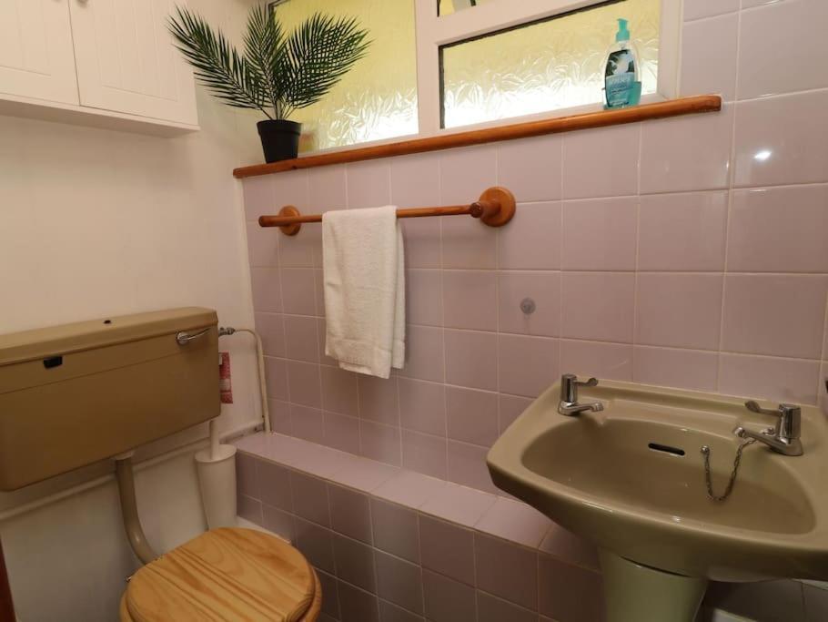 Cheerful Spacious 2 Bedroom St Anns 12 Gunnislake